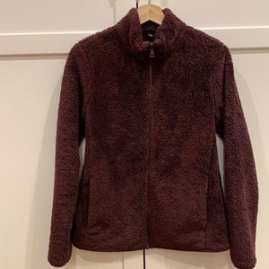 Auth,Uniqlo fleece full zip jacket Pockets. Beautiful shade of plum/ maroon.Warm